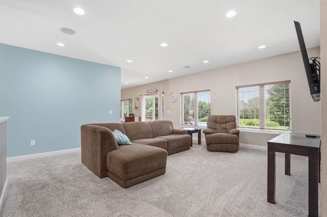 4316 Wedgewood Drive, Cedar Falls, IA 50613