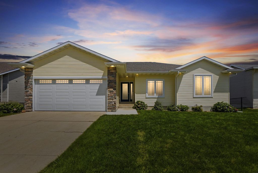4316 Wedgewood Drive, Cedar Falls, IA 50613