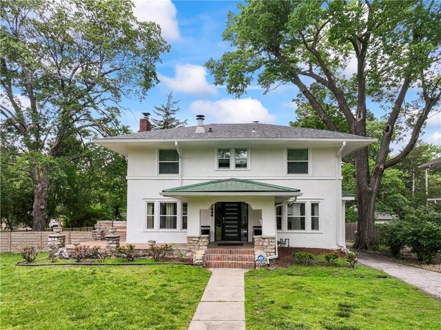 7444 Summit Street, Kansas City, MO 64114