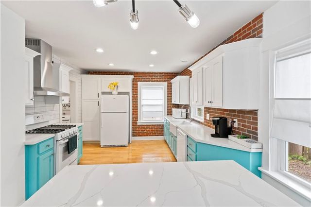 7444 Summit Street, Kansas City, MO 64114