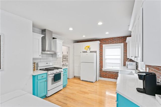 7444 Summit Street, Kansas City, MO 64114