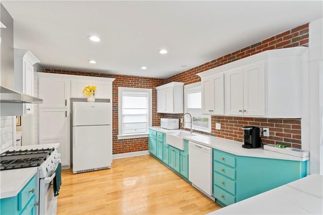 7444 Summit Street, Kansas City, MO 64114
