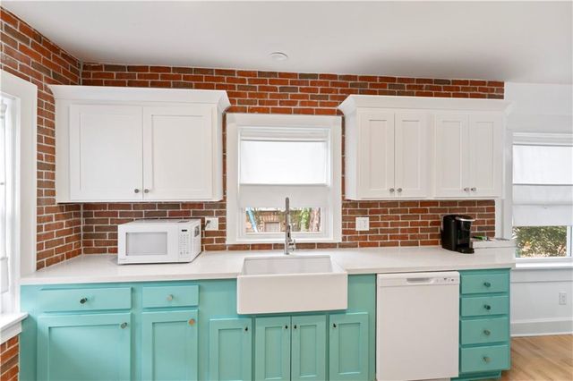 7444 Summit Street, Kansas City, MO 64114