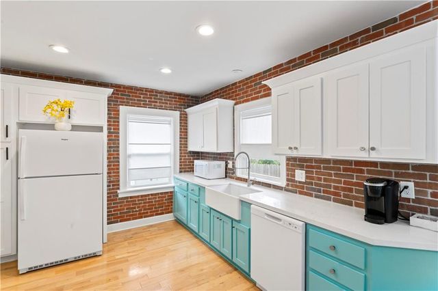 7444 Summit Street, Kansas City, MO 64114