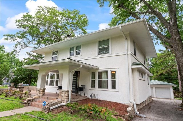 7444 Summit Street, Kansas City, MO 64114