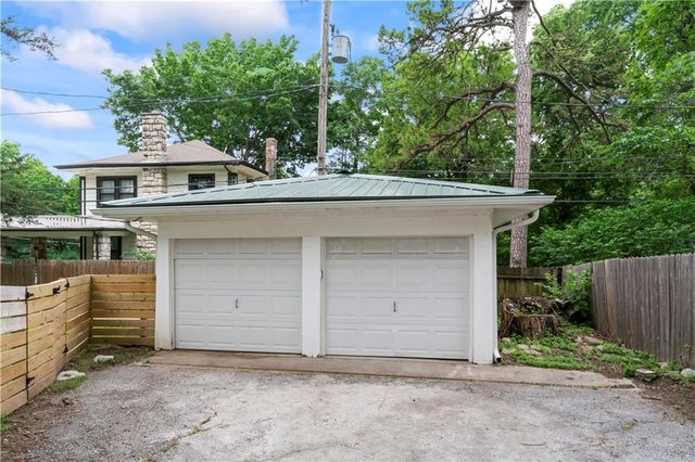 7444 Summit Street, Kansas City, MO 64114