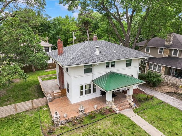 7444 Summit Street, Kansas City, MO 64114