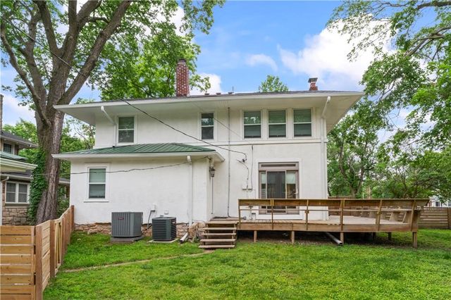 7444 Summit Street, Kansas City, MO 64114