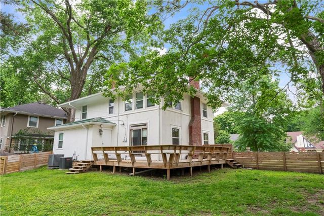 7444 Summit Street, Kansas City, MO 64114
