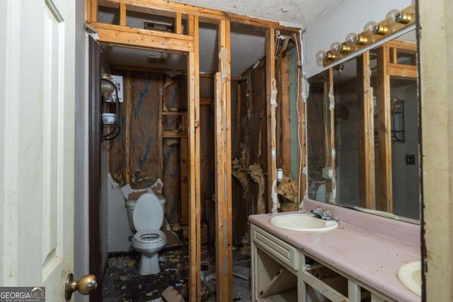 739 Barnetts Bridge Road, Jackson, GA 30233