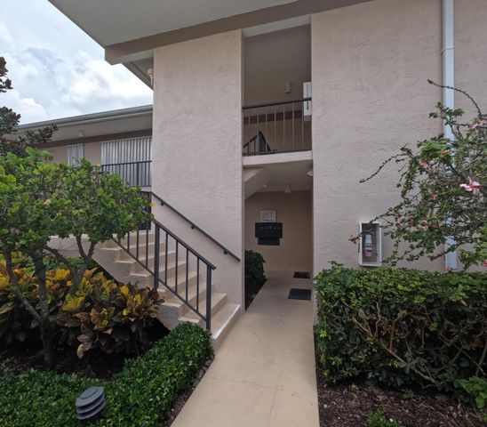 20 SE Turtle Creek Drive Apt F, Tequesta, FL 33469