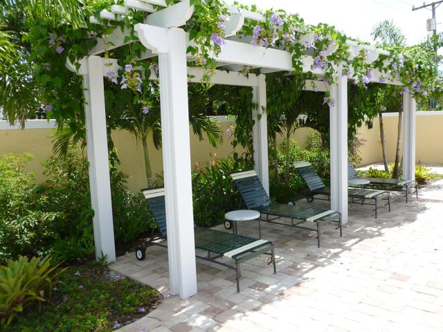 20 SE Turtle Creek Drive Apt F, Tequesta, FL 33469