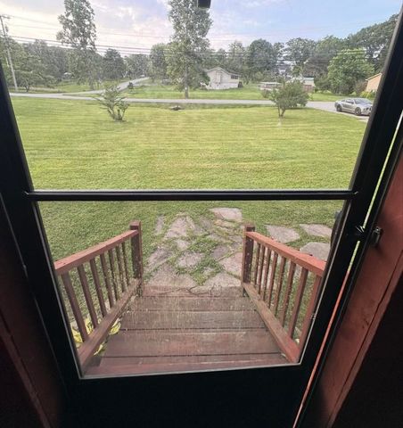 115 1st St, Monteagle, TN 37356