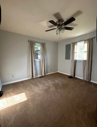 115 1st St, Monteagle, TN 37356