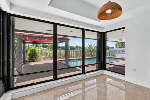 19811 W Oakmont Drive, Hialeah, FL 33015