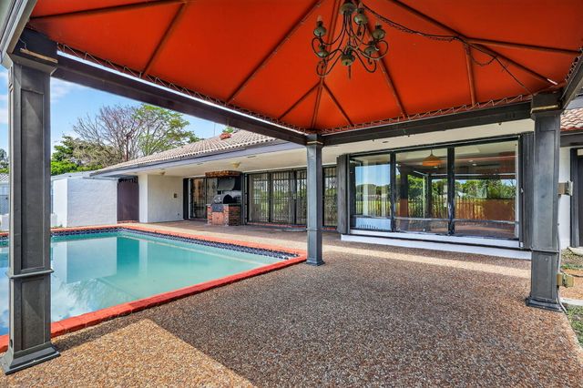 19811 W Oakmont Drive, Hialeah, FL 33015