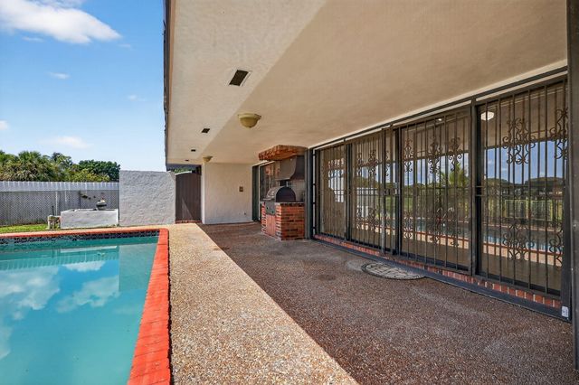 19811 W Oakmont Drive, Hialeah, FL 33015