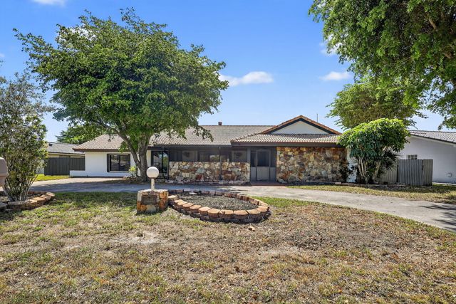 19811 W Oakmont Drive, Hialeah, FL 33015
