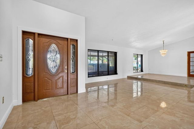 19811 W Oakmont Drive, Hialeah, FL 33015