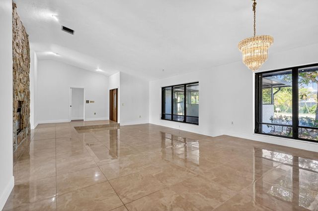 19811 W Oakmont Drive, Hialeah, FL 33015