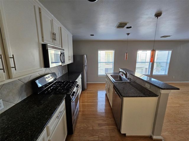 1271 W 17th Street, Houston, TX 77008