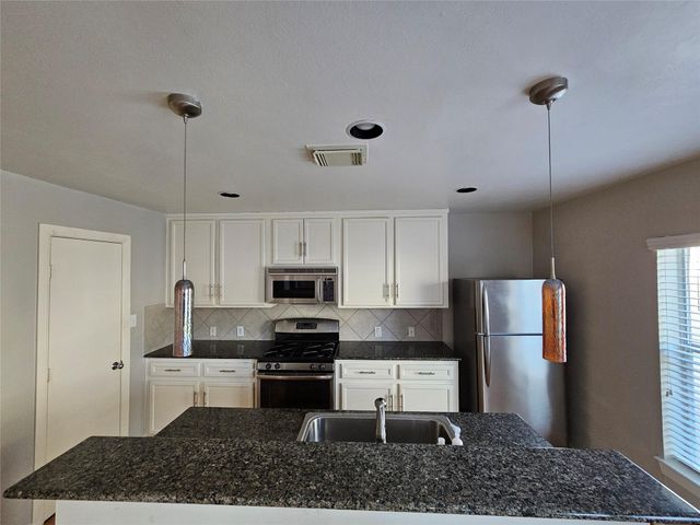 1271 W 17th Street, Houston, TX 77008