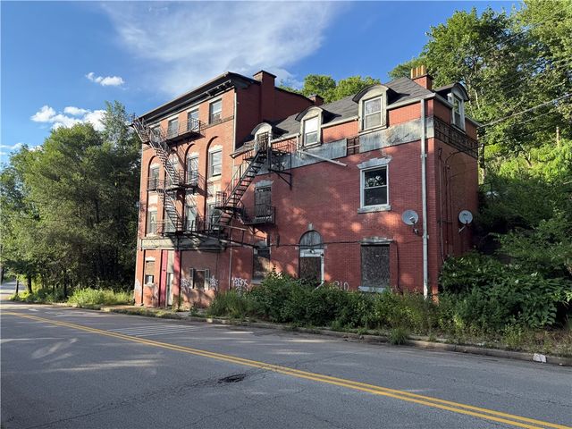 600 Oakwood St, Homewood Brushton, PA 15208