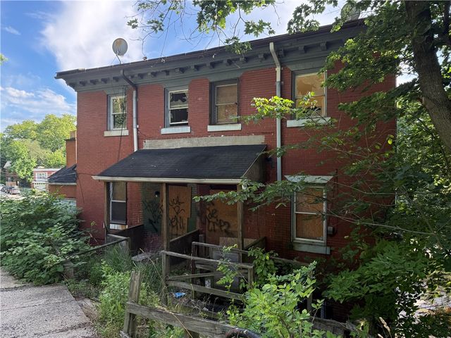 600 Oakwood St, Homewood Brushton, PA 15208