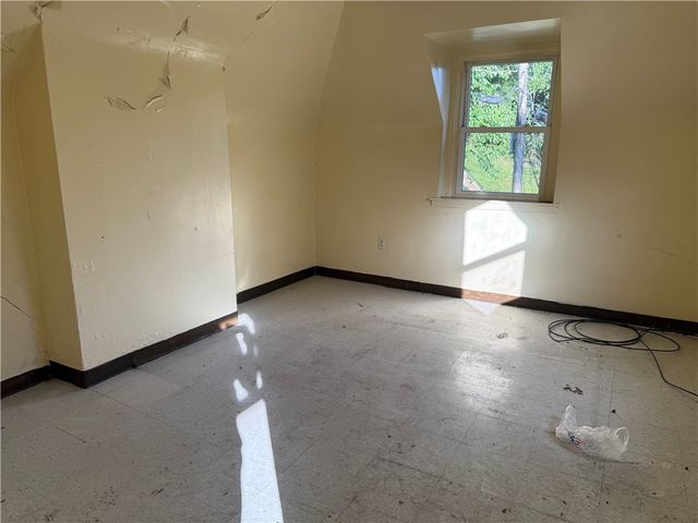 600 Oakwood St, Homewood Brushton, PA 15208