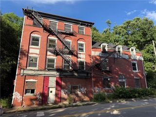 600 Oakwood St, Homewood Brushton, PA 15208