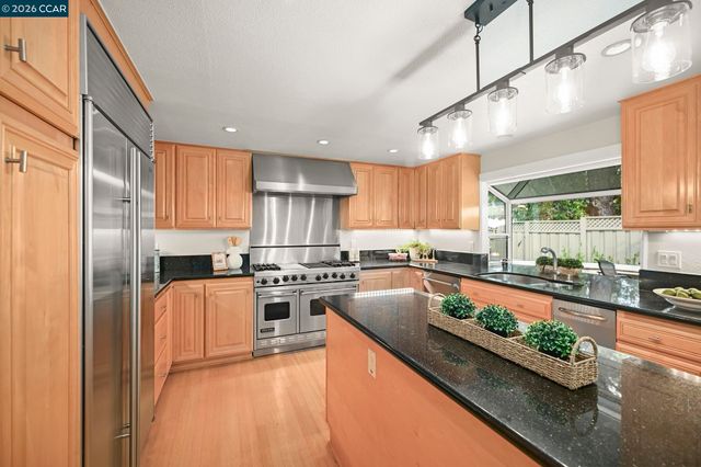 216 Royal Saint Ct, Danville, CA 94526