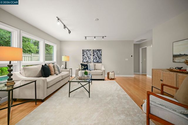 216 Royal Saint Ct, Danville, CA 94526