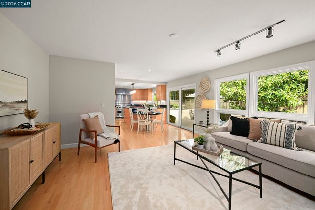 216 Royal Saint Ct, Danville, CA 94526