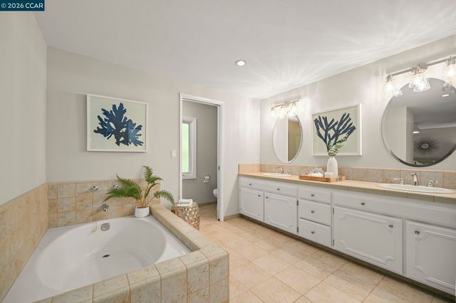 216 Royal Saint Ct, Danville, CA 94526