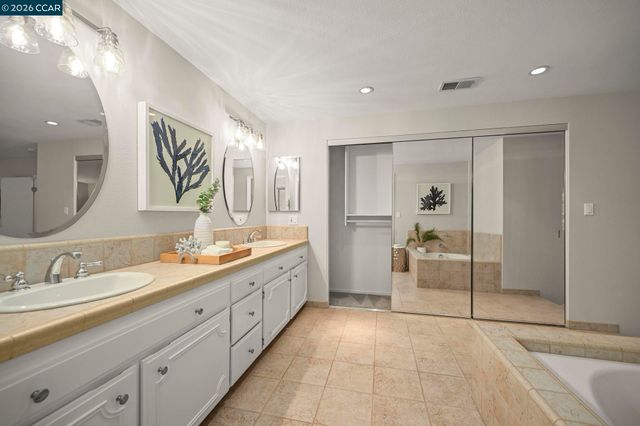 216 Royal Saint Ct, Danville, CA 94526