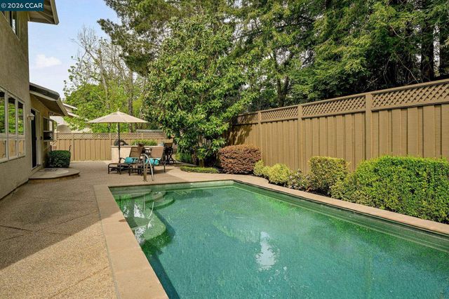 216 Royal Saint Ct, Danville, CA 94526