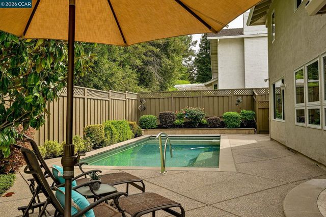 216 Royal Saint Ct, Danville, CA 94526