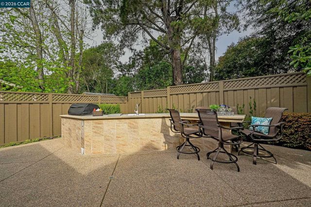 216 Royal Saint Ct, Danville, CA 94526