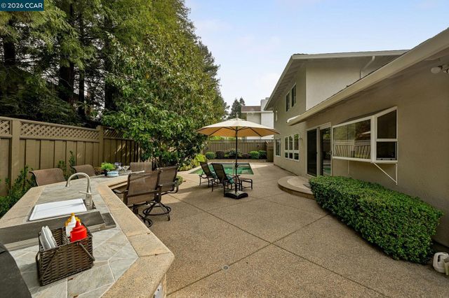 216 Royal Saint Ct, Danville, CA 94526