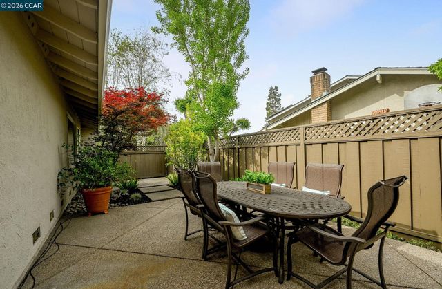 216 Royal Saint Ct, Danville, CA 94526