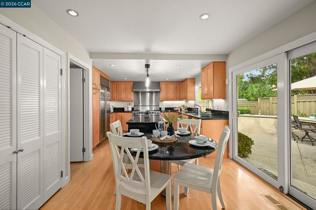 216 Royal Saint Ct, Danville, CA 94526