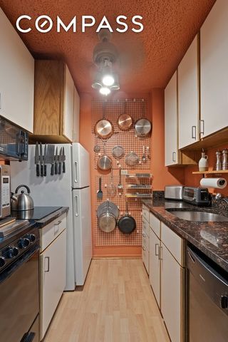 210 E 15th St Apt 6D, New York City, NY 10003