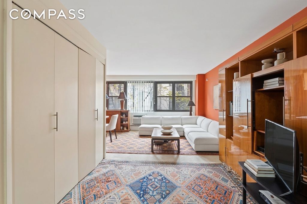 210 E 15th St Apt 6D, New York City, NY 10003