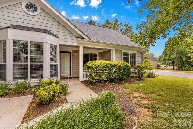 123 Meadow Lilly Court, Mooresville, NC 28115