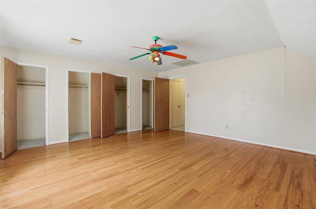 15810 Pilgrim Hall Drive, Friendswood, TX 77546