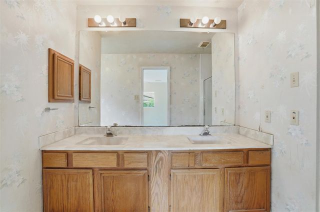 15810 Pilgrim Hall Drive, Friendswood, TX 77546