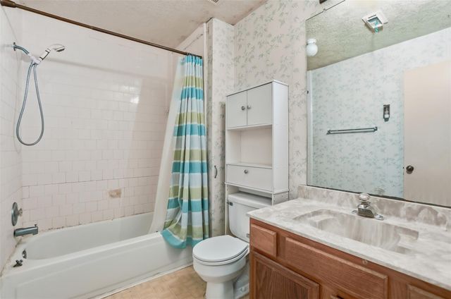 15810 Pilgrim Hall Drive, Friendswood, TX 77546