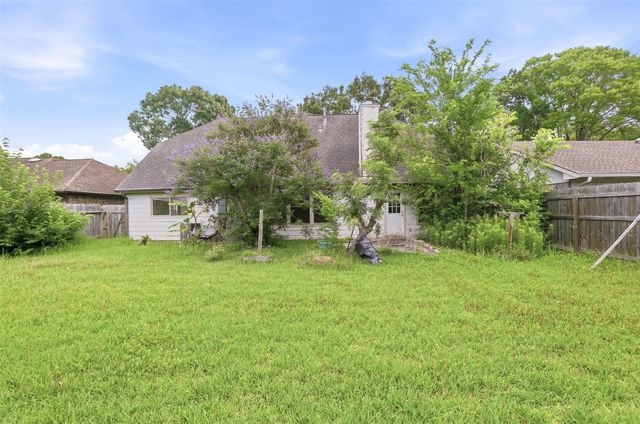 15810 Pilgrim Hall Drive, Friendswood, TX 77546