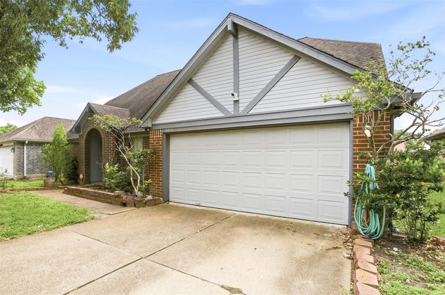 15810 Pilgrim Hall Drive, Friendswood, TX 77546