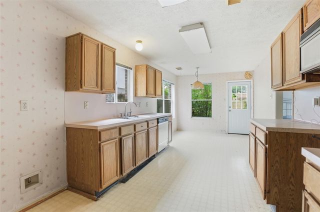 15810 Pilgrim Hall Drive, Friendswood, TX 77546
